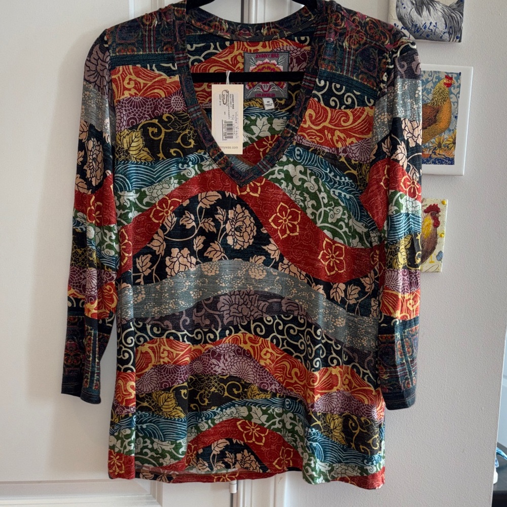 JOHNNY WAS 3/4 sleeve v-neck swing tee “Yokohama” size M.